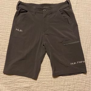 Men’s Huk size small fishing shorts